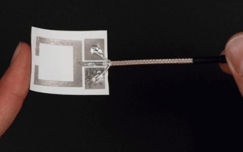 新型陶瓷 柔韧性媲美纸张