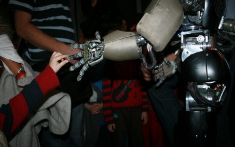 新型生物降解材料 可让机器人更像人