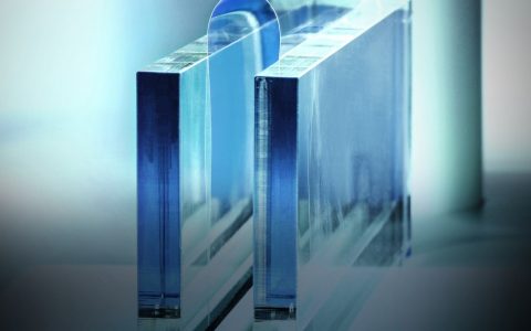 新型柔性玻璃来了!手机又要变成翻盖的?