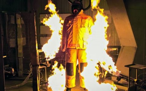 抢险救援人员的福音——一种超强抗力的磁性防护服