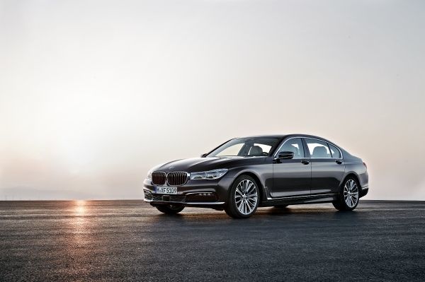 P90178449_lowRes_the-new-bmw-7-series_zwf3p3