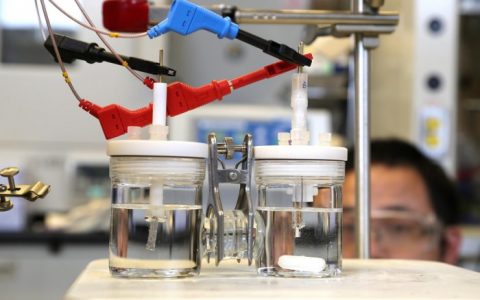 新型催化剂的出现让水分解有了实际操作的意义