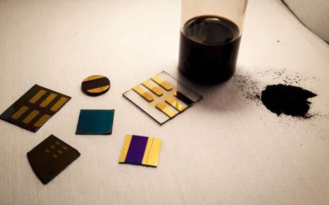 会玩！！用煤炭制造电子元器件