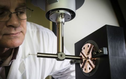 “无限机”——精度达头发丝的300分之一！