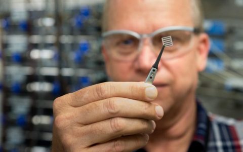 通过控制氧空位 实现改变电性能