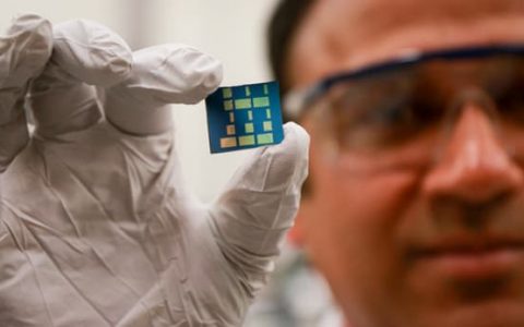 超“平整”材料或将打破摩尔定律