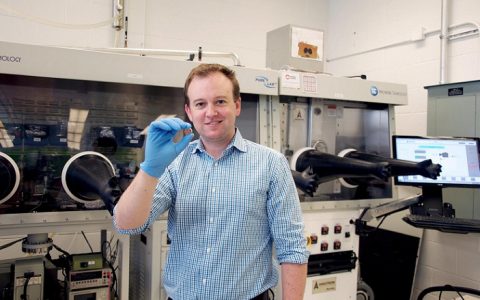 锂离子电池+维生素B2，更环保、更价廉、更简单