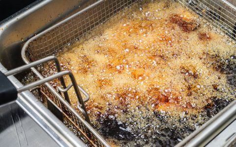 食用油时间长了为什么会产生难闻的哈喇味？