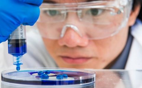 iPhone 7 过时了？超级喷射涂层让手机更防水！