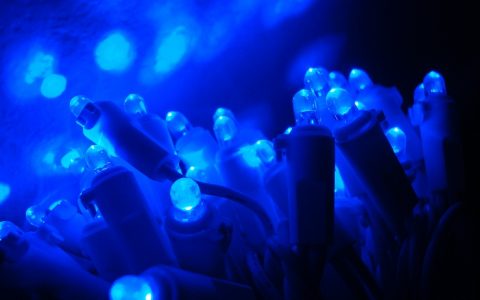 Adv. Mater. :高效稳定的硅涂层无机钙钛矿量子点白光LEDs