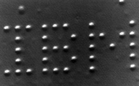 纳米机器操控原子可能吗?