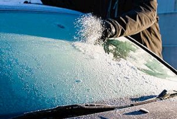 de-icing-car-windscreen-lg