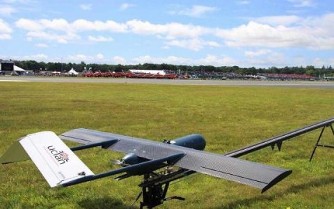 世界首架石墨烯强化飞机起飞