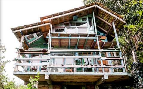 八间房，用循环再生材料建造的建筑艺术品