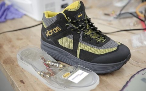 黑科技——人型移动发电机！