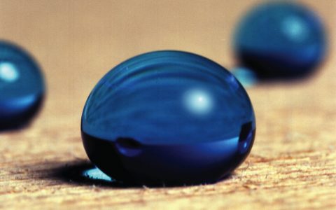 在超疏水材料的帮助下，水竟然可以这样好玩了！