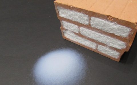 夹心饼干？是加了气凝胶的砖啦！